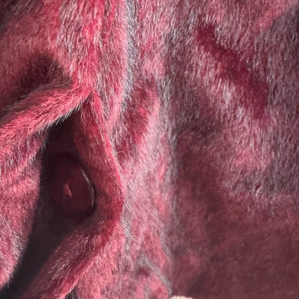 Imoga faux fur coat in Burgandy - Picture 3 of 5